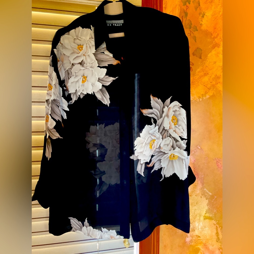 Beautiful silk blouse. Drop shoulder, size 4, but runs large.